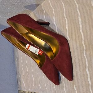 Nine West Suede Heels. 9.5. Wine